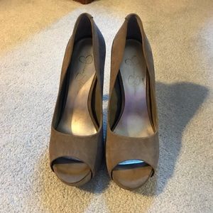 Jessica Simpson pumps